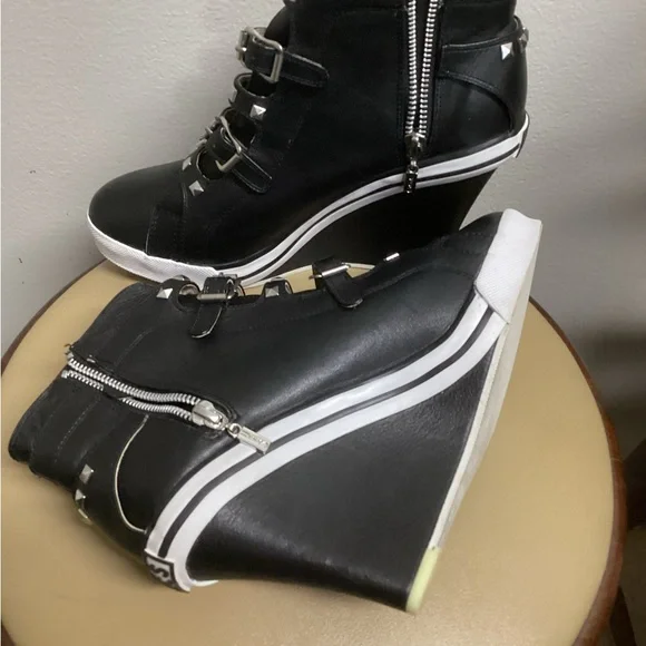 UES Wedge Heel Booties - Picture 3 of 9